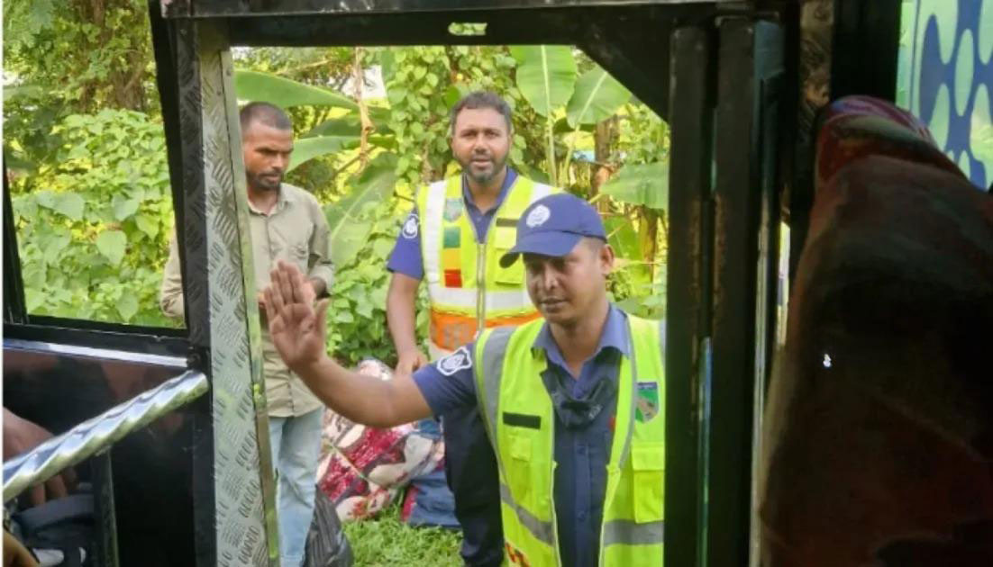 সিলেটে তল্লাশির নামে পর্যটক হয়রানির অভিযোগ, উদ্বেগ বাড়ছে
